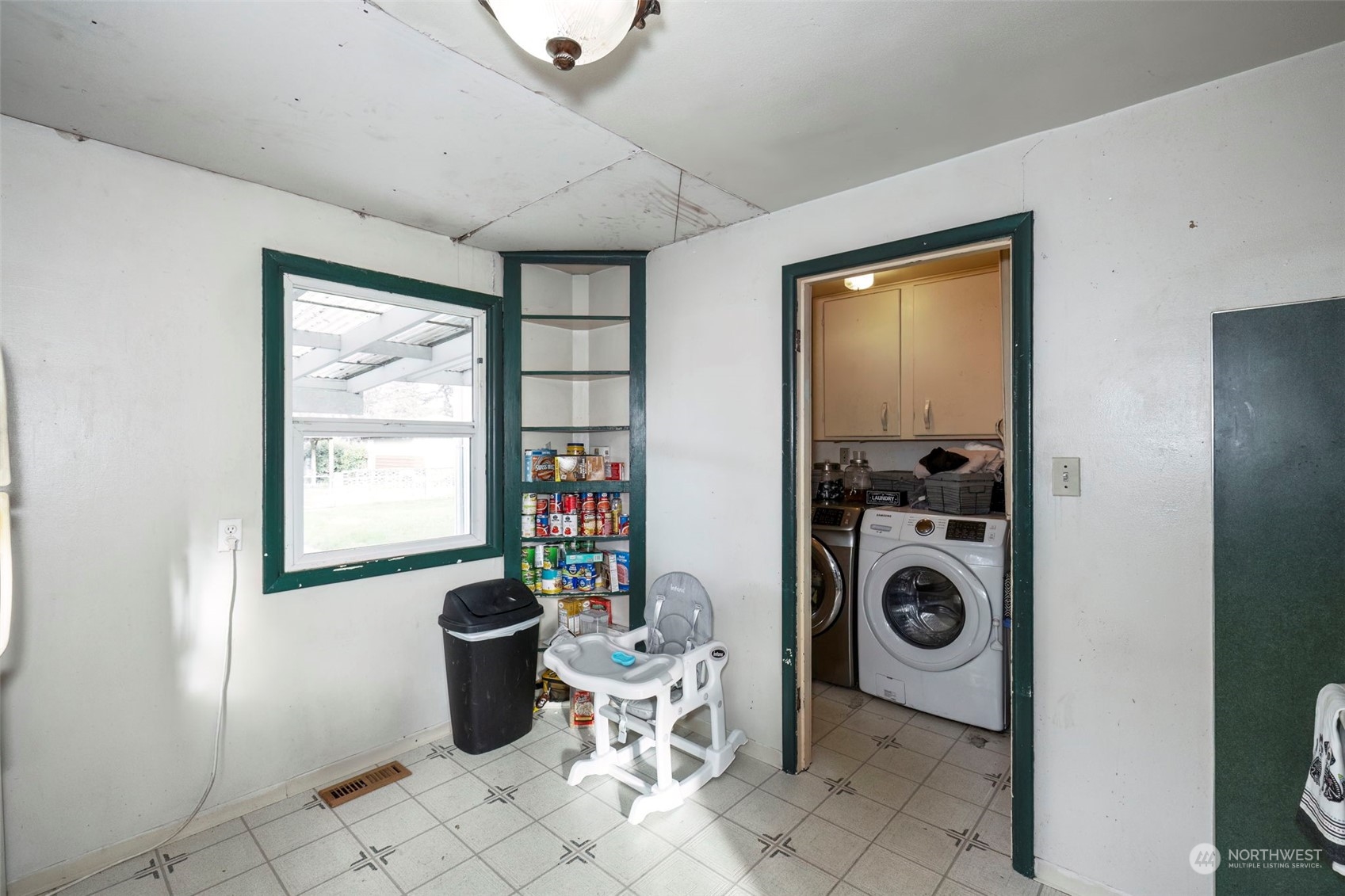 913 E 54TH Street