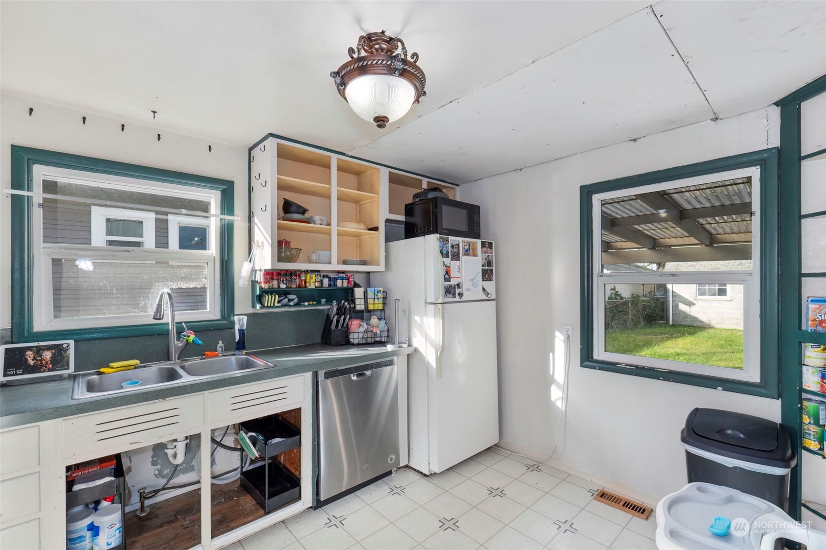 913 E 54TH Street