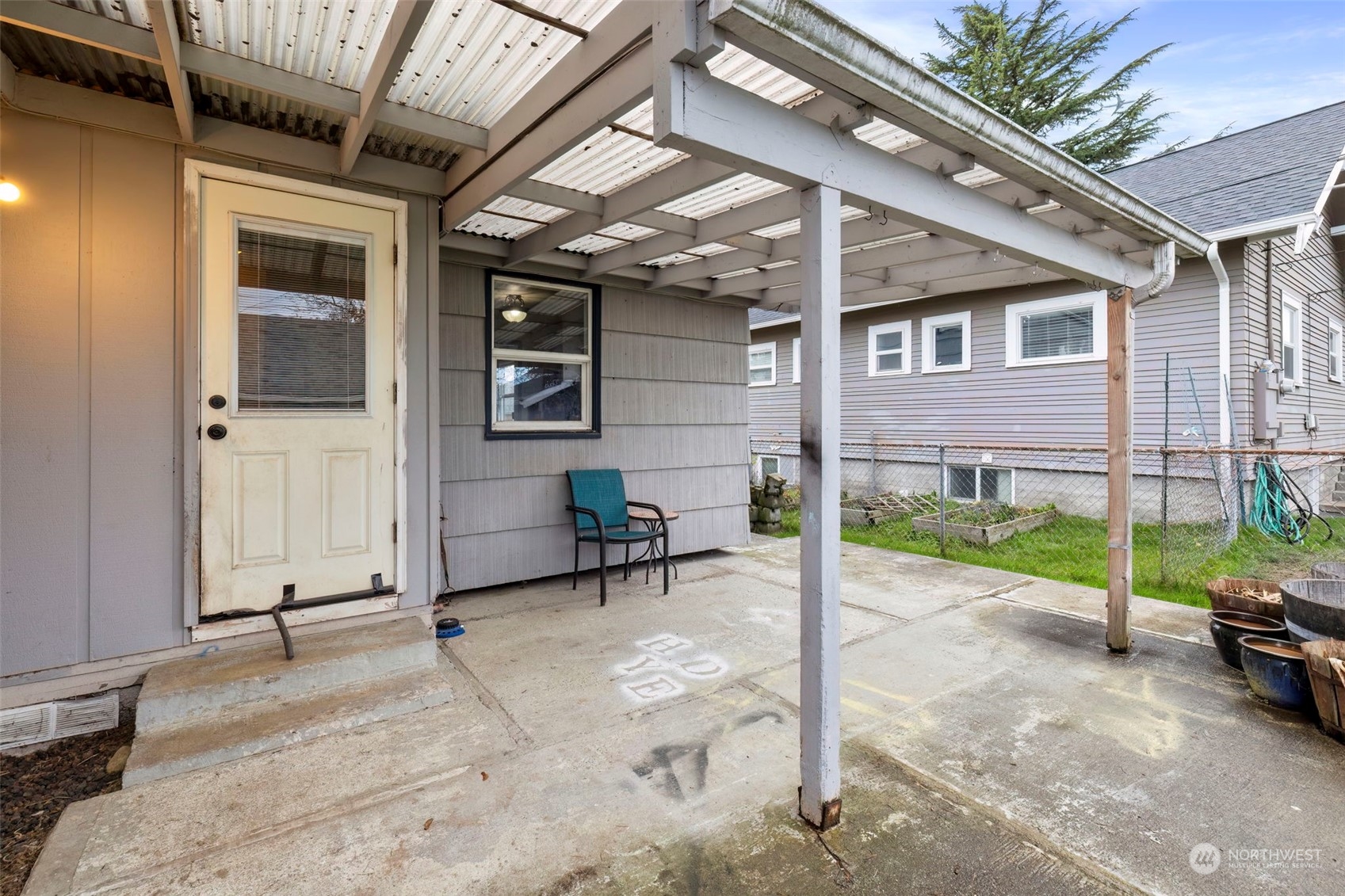 913 E 54TH Street