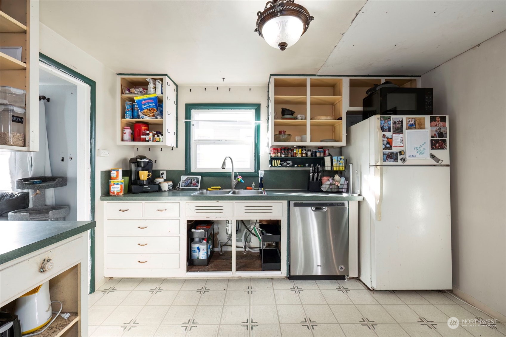 913 E 54TH Street