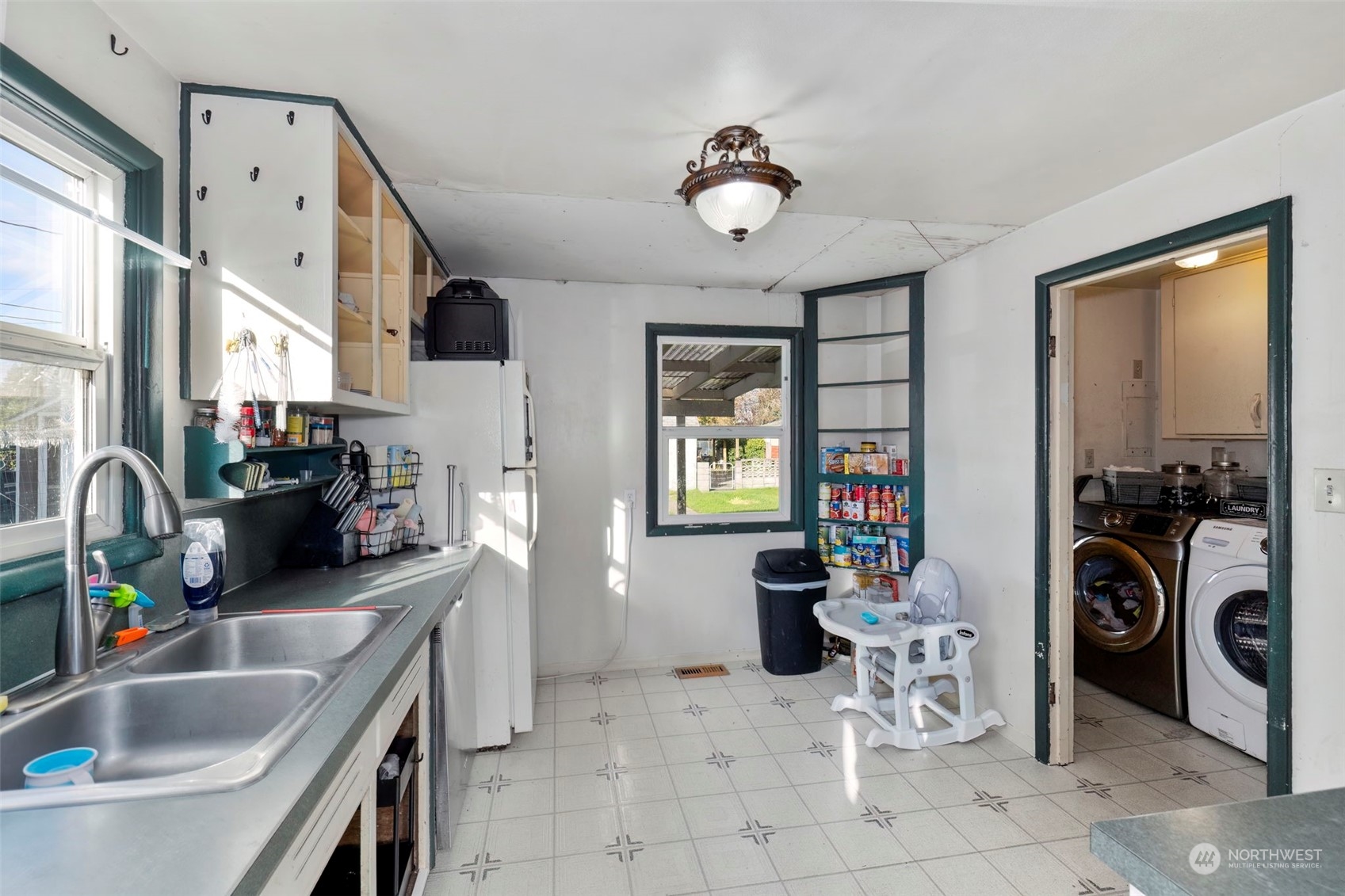 913 E 54TH Street