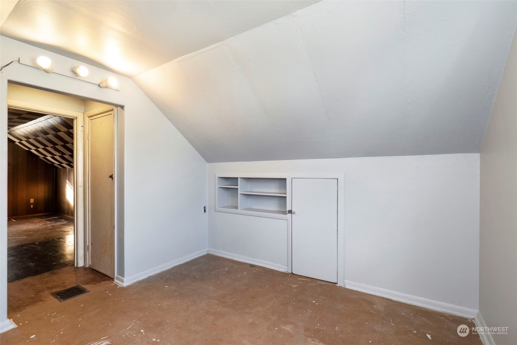 913 E 54TH Street