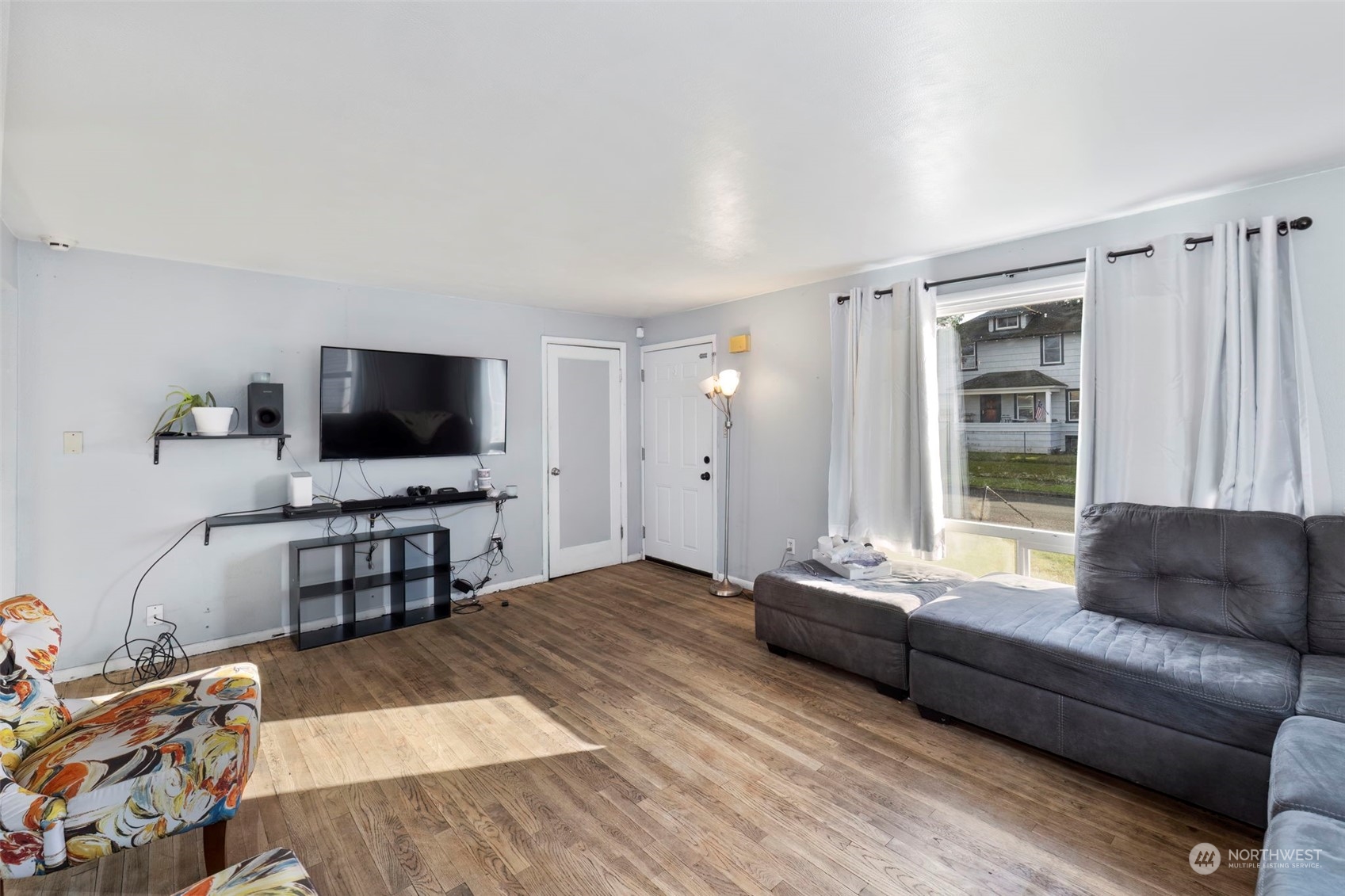 913 E 54TH Street