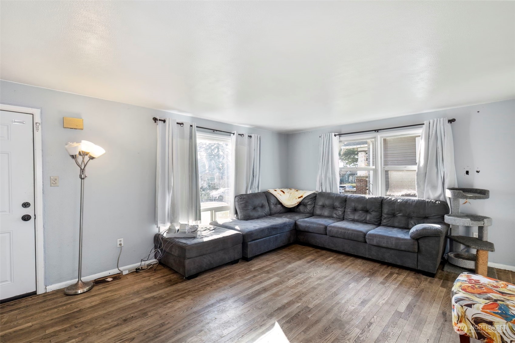 913 E 54TH Street