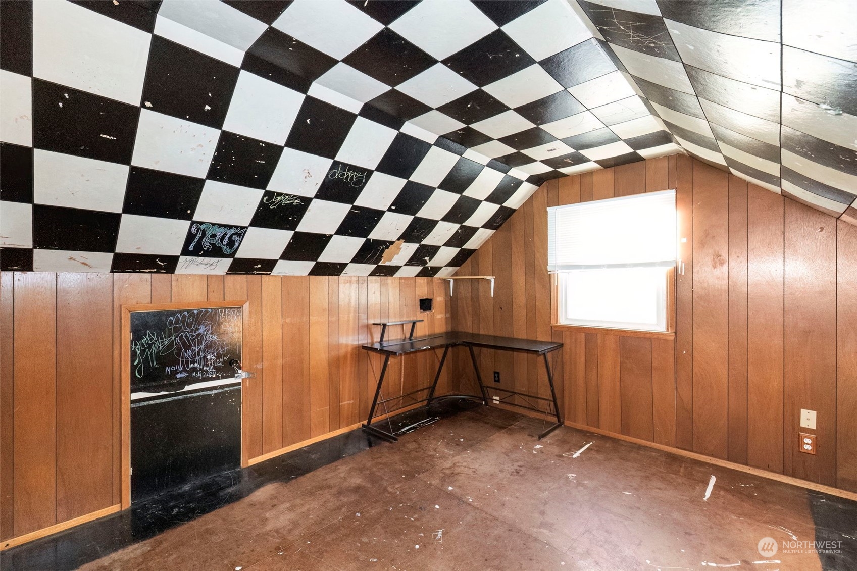 913 E 54TH Street