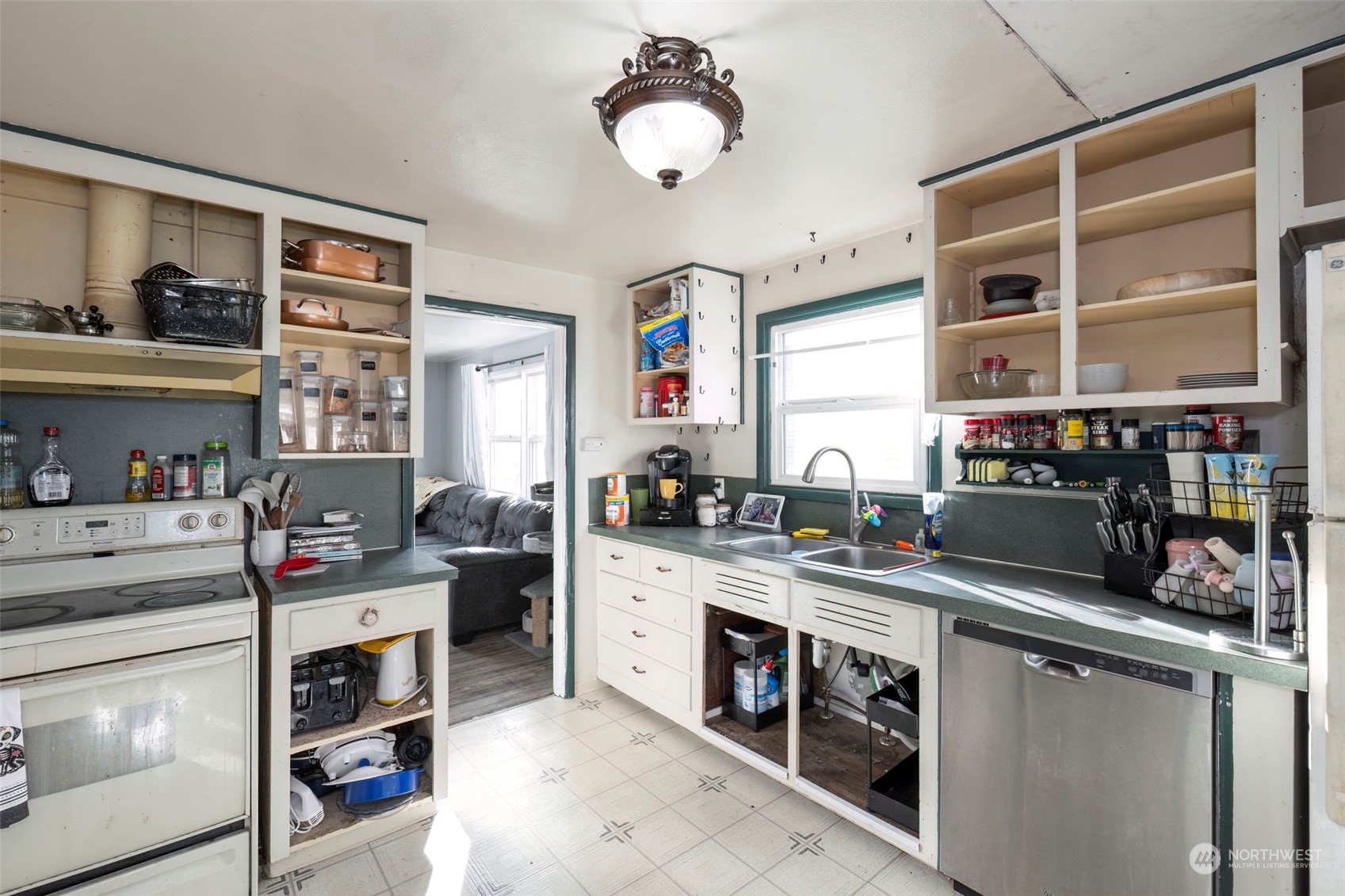 913 E 54TH Street