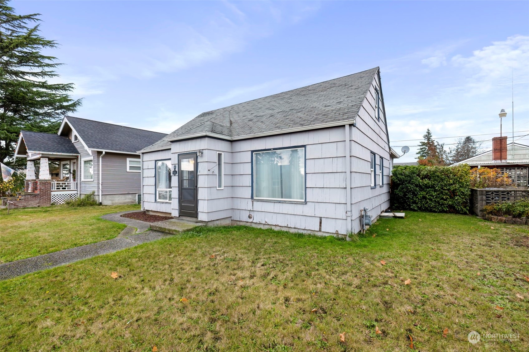 913 E 54TH Street