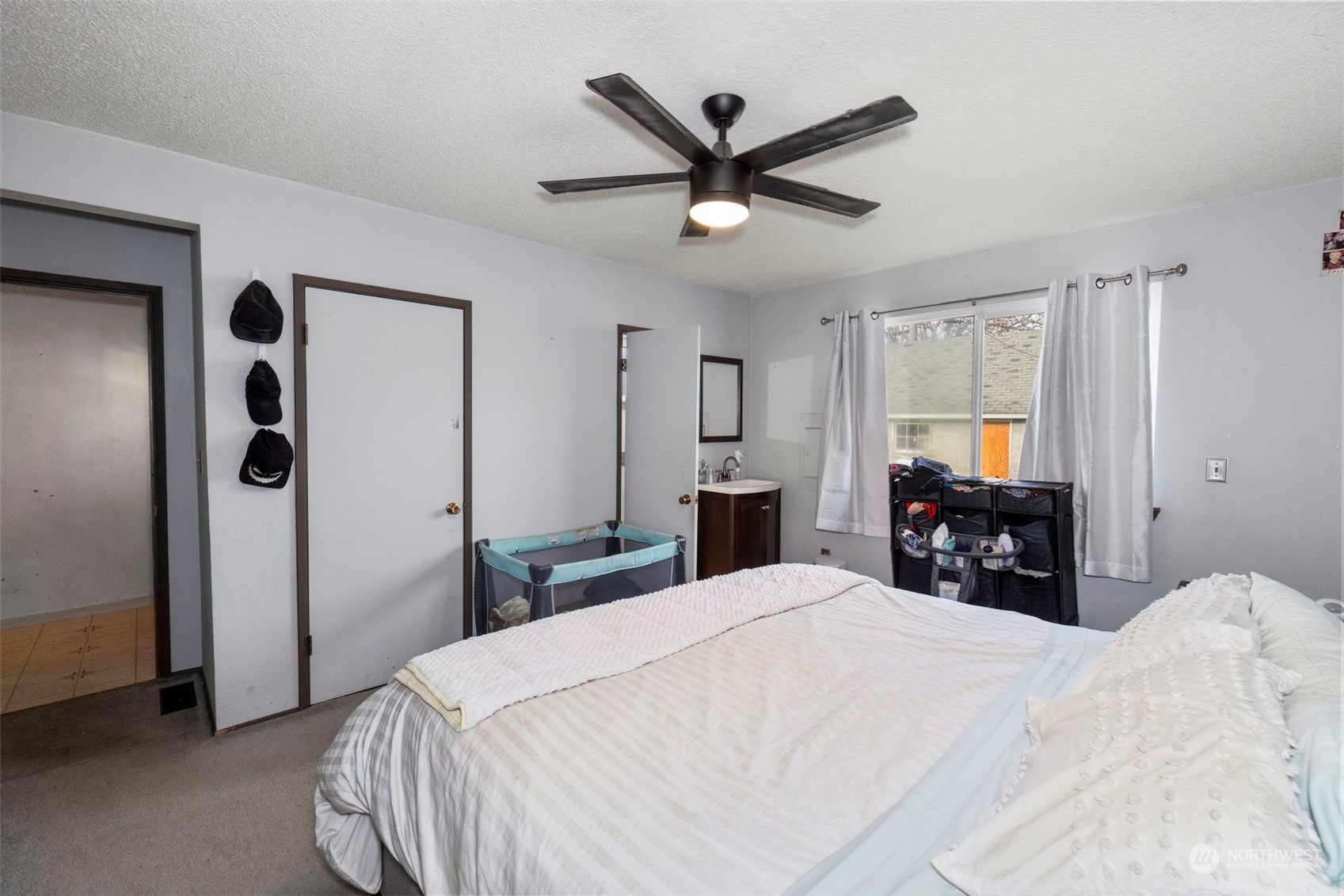 913 E 54TH Street