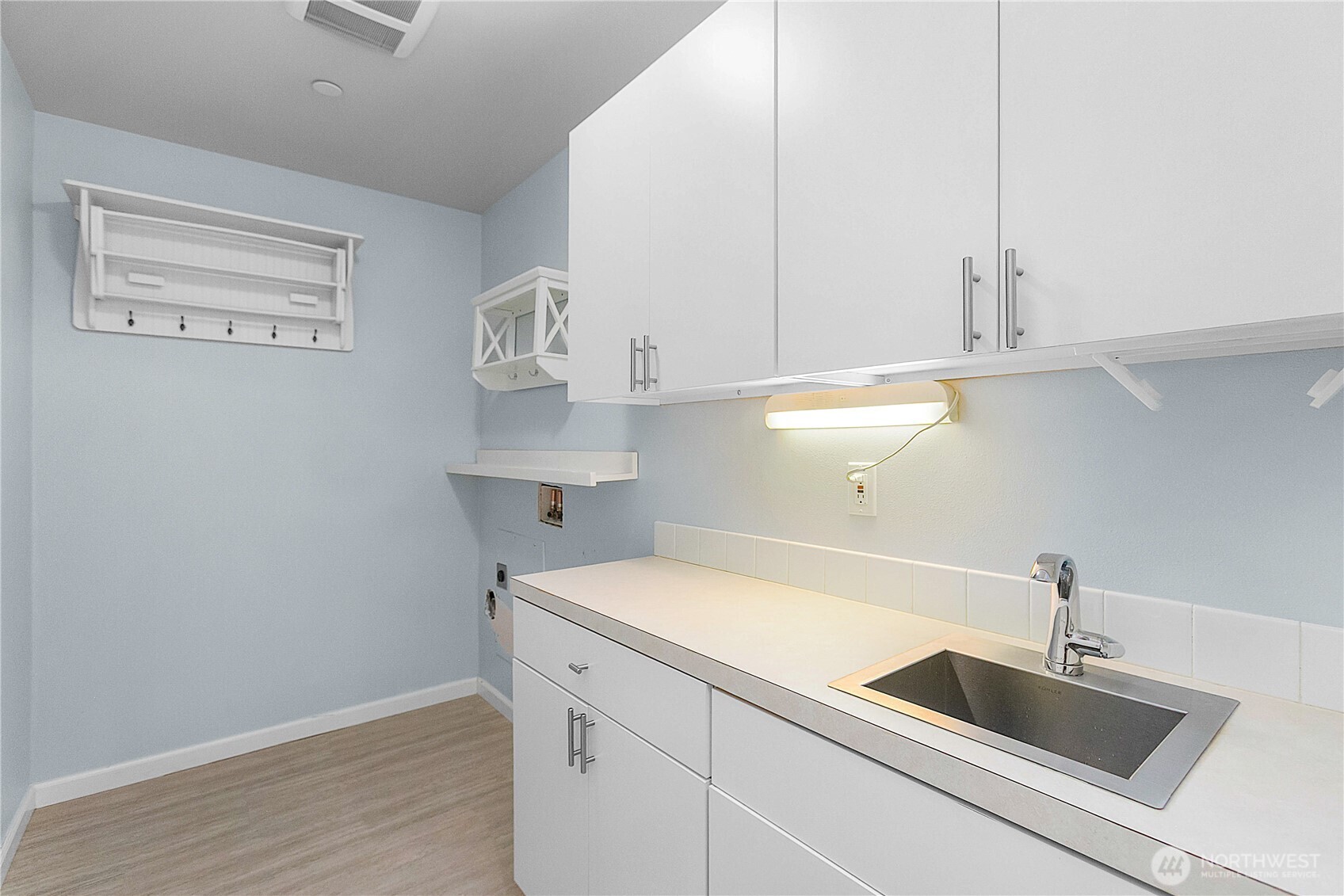 211 E Sterling Drive Unit: B3