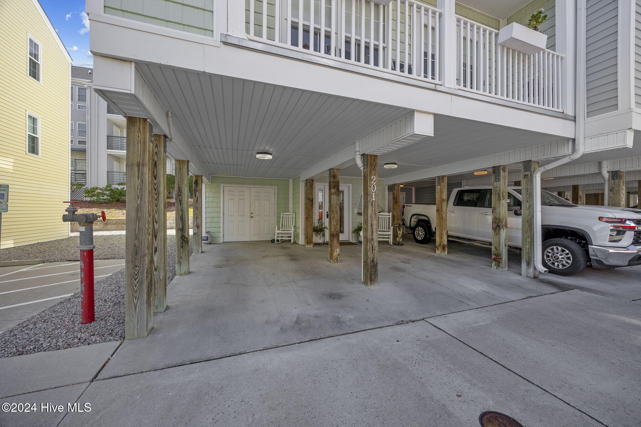 209 Hillside Drive N 201