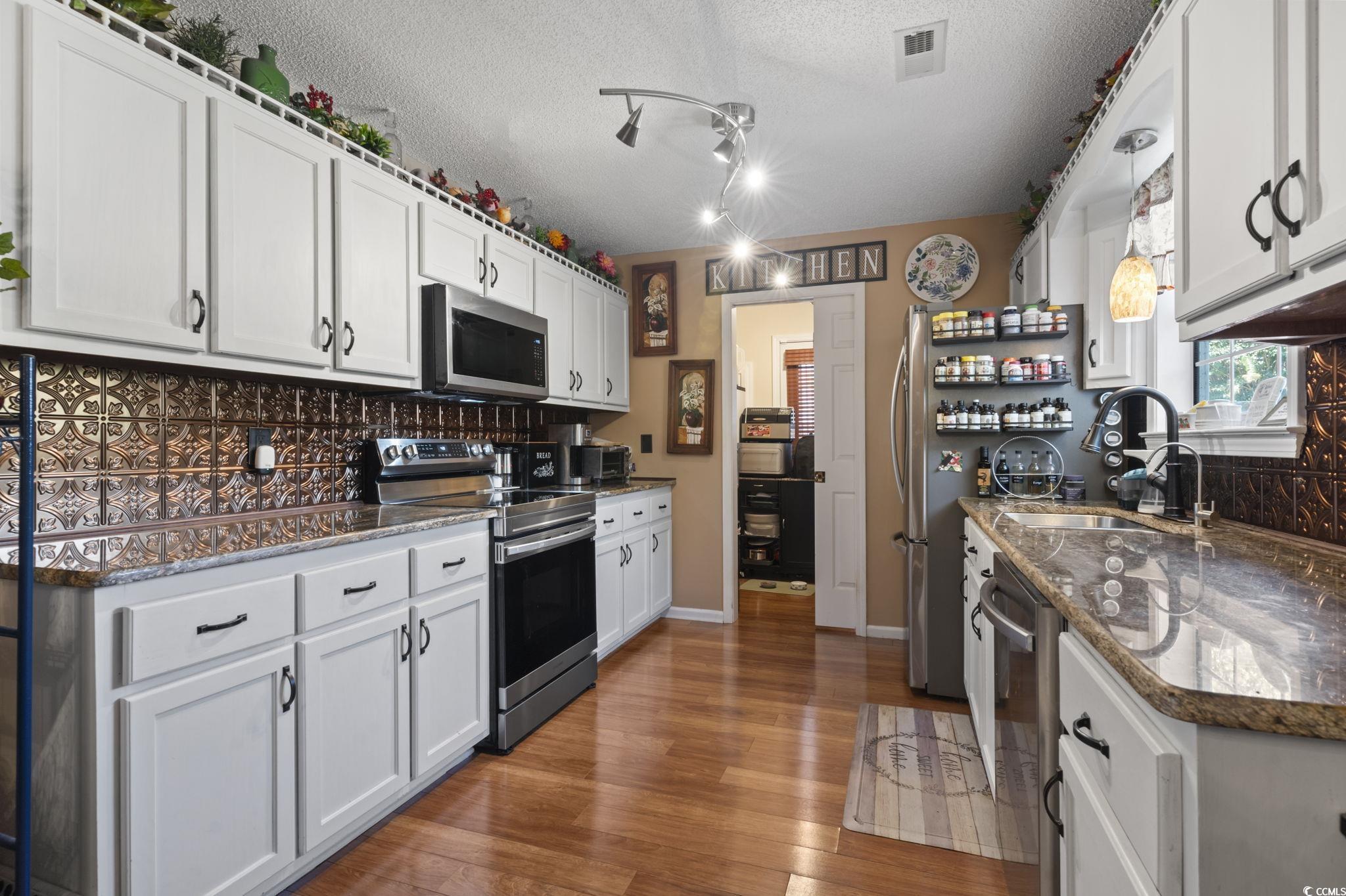 1028 Chateau Dr.