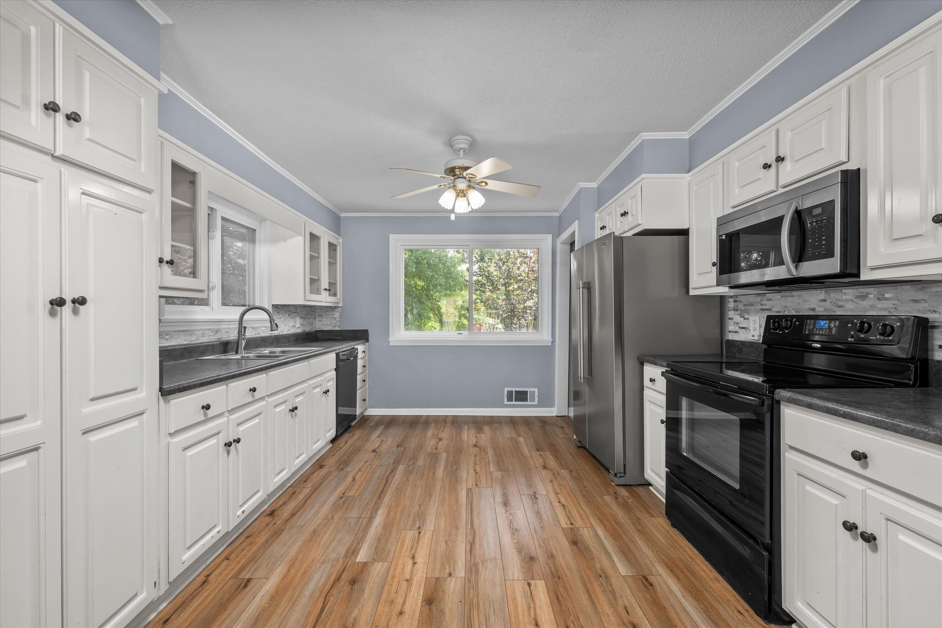10 Selisa Drive