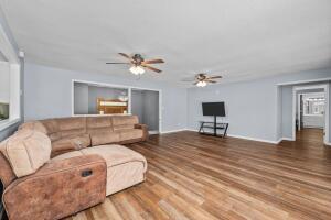 10 Selisa Drive