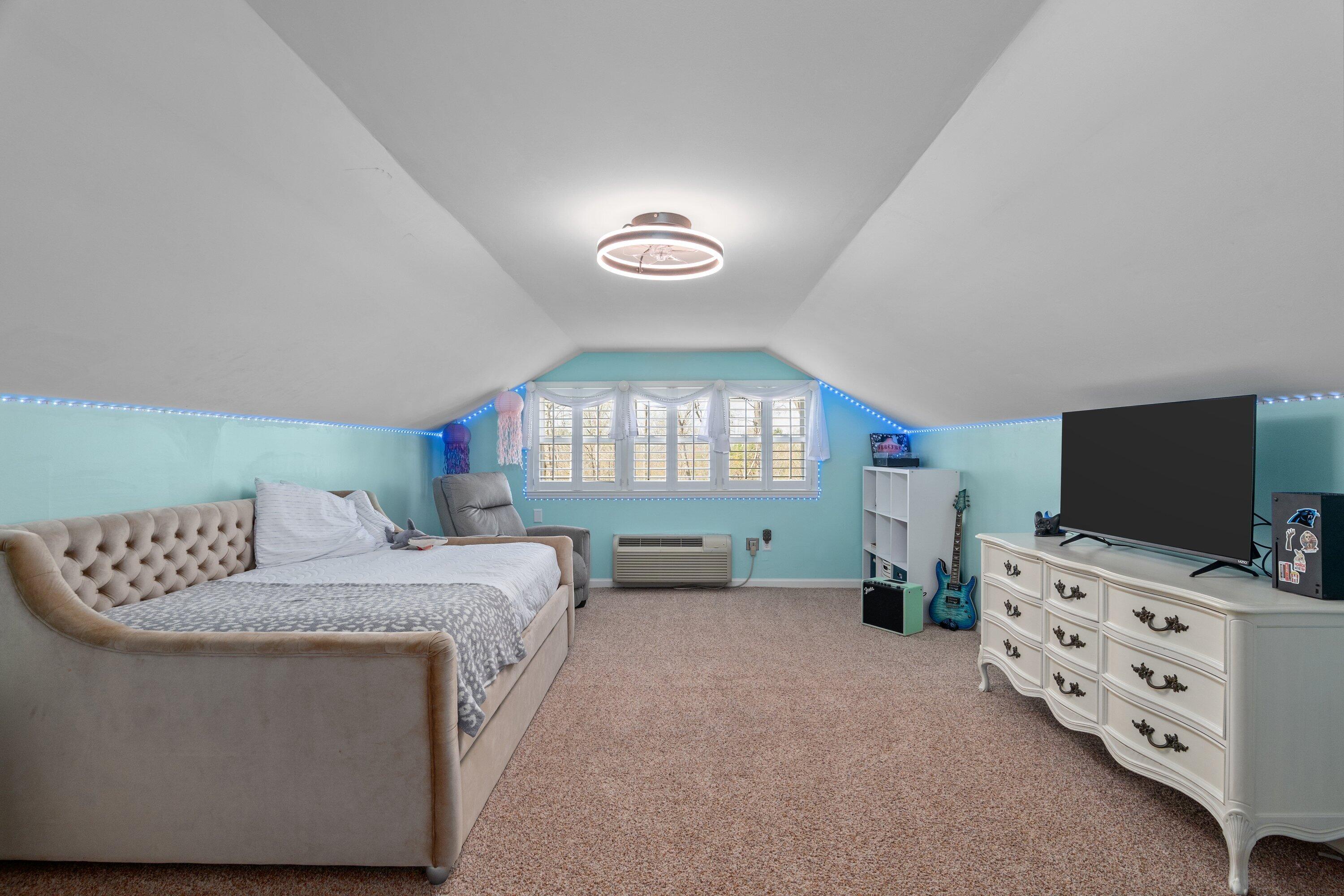 1884 Knobcone Avenue