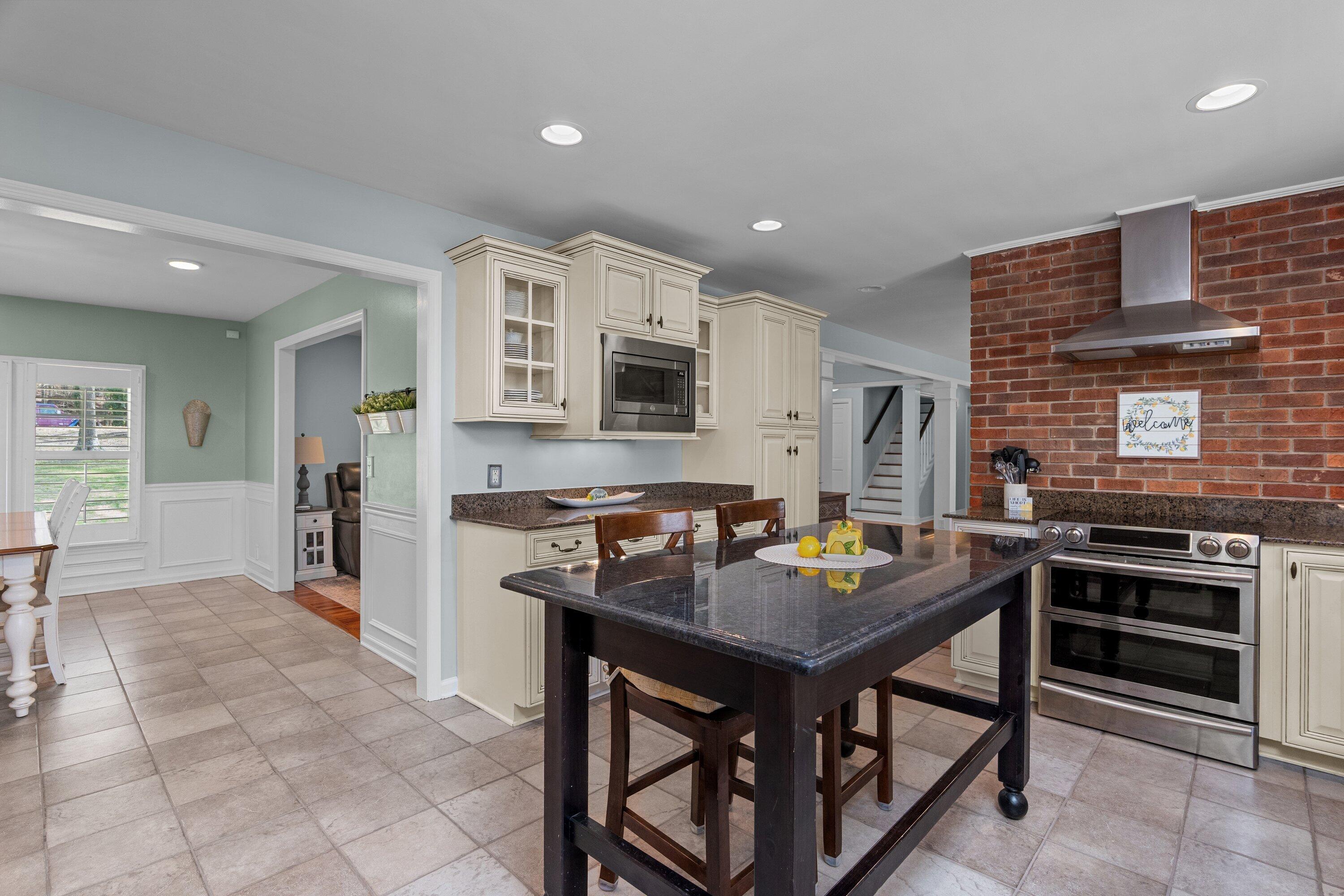 1884 Knobcone Avenue