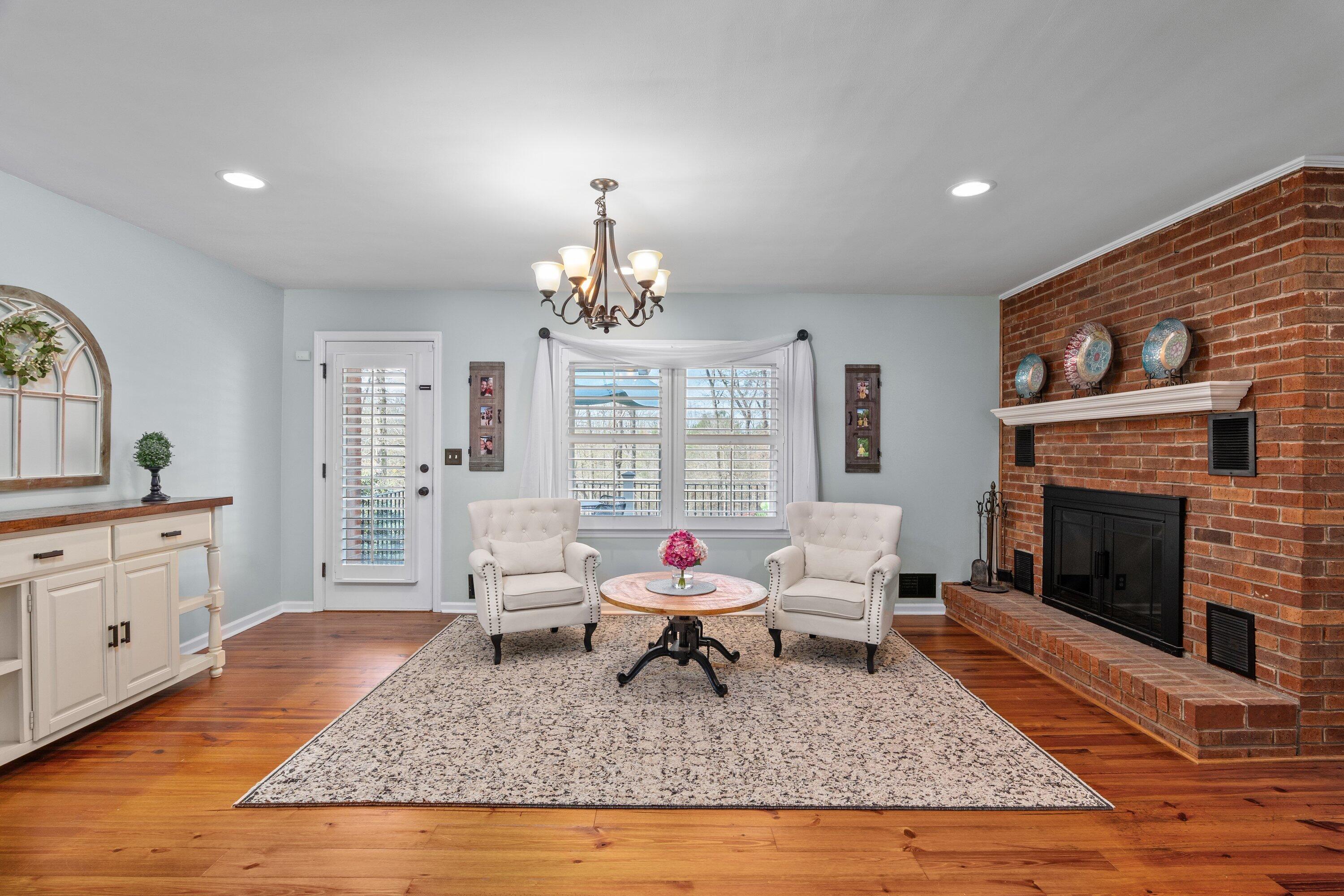 1884 Knobcone Avenue