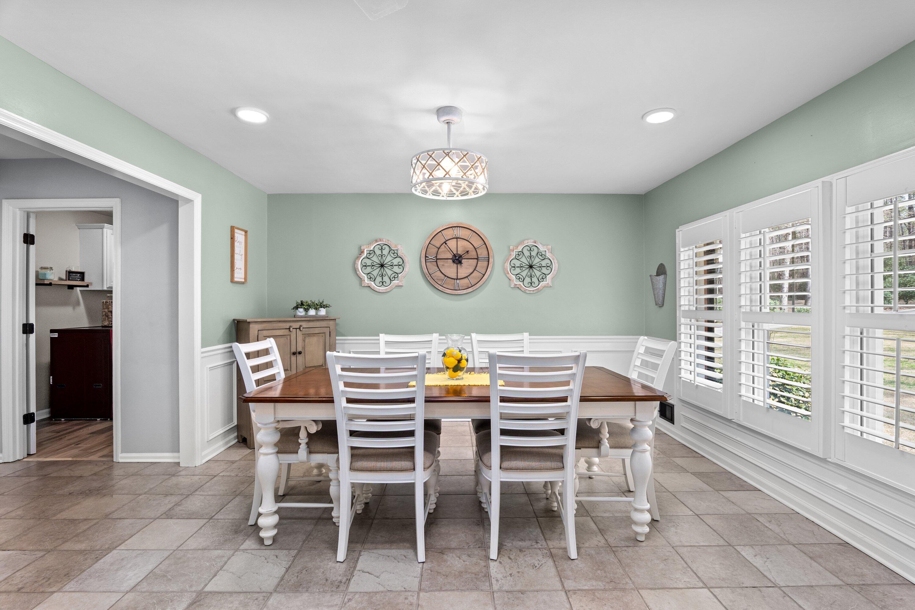 1884 Knobcone Avenue