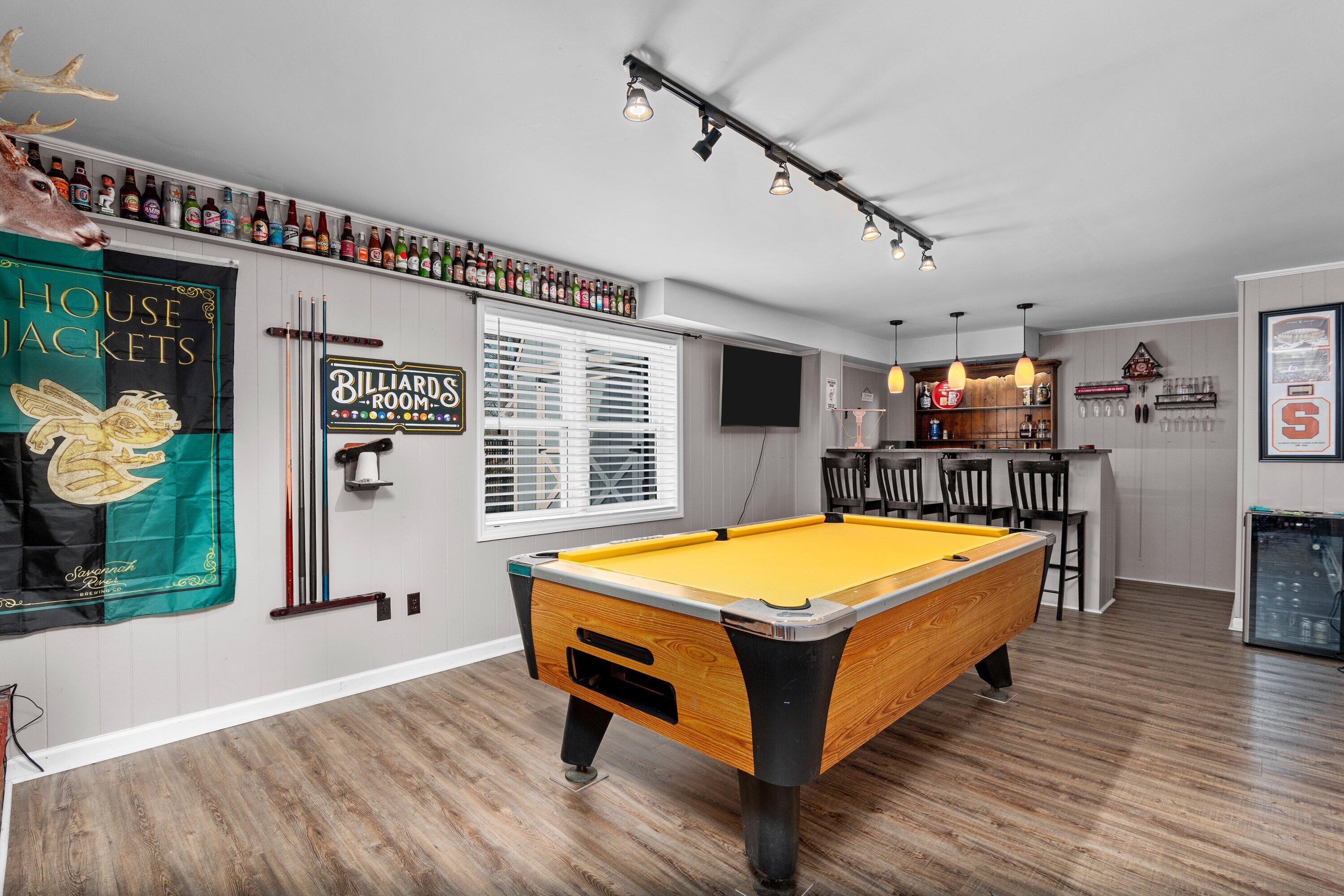 1884 Knobcone Avenue