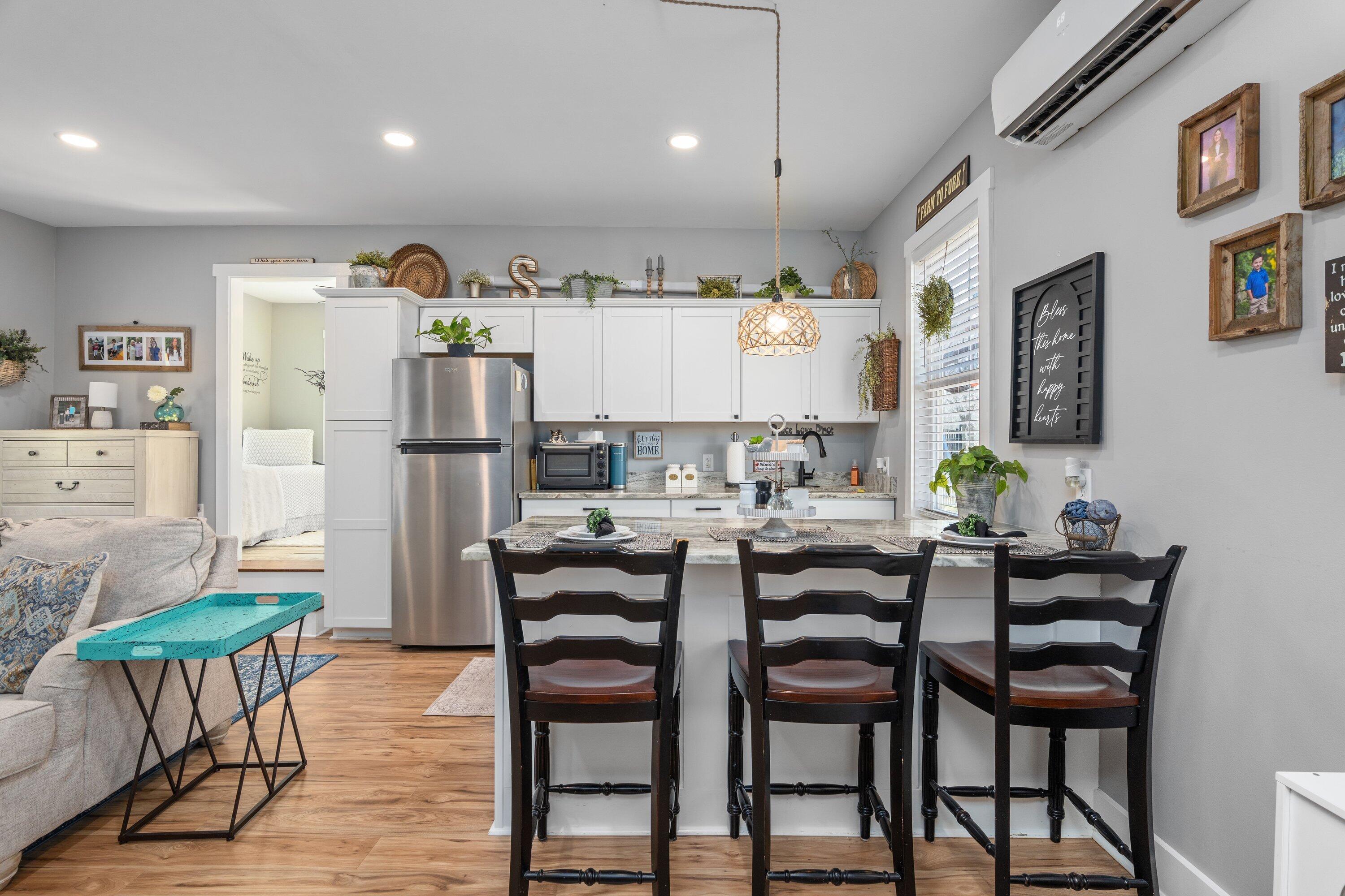 1884 Knobcone Avenue