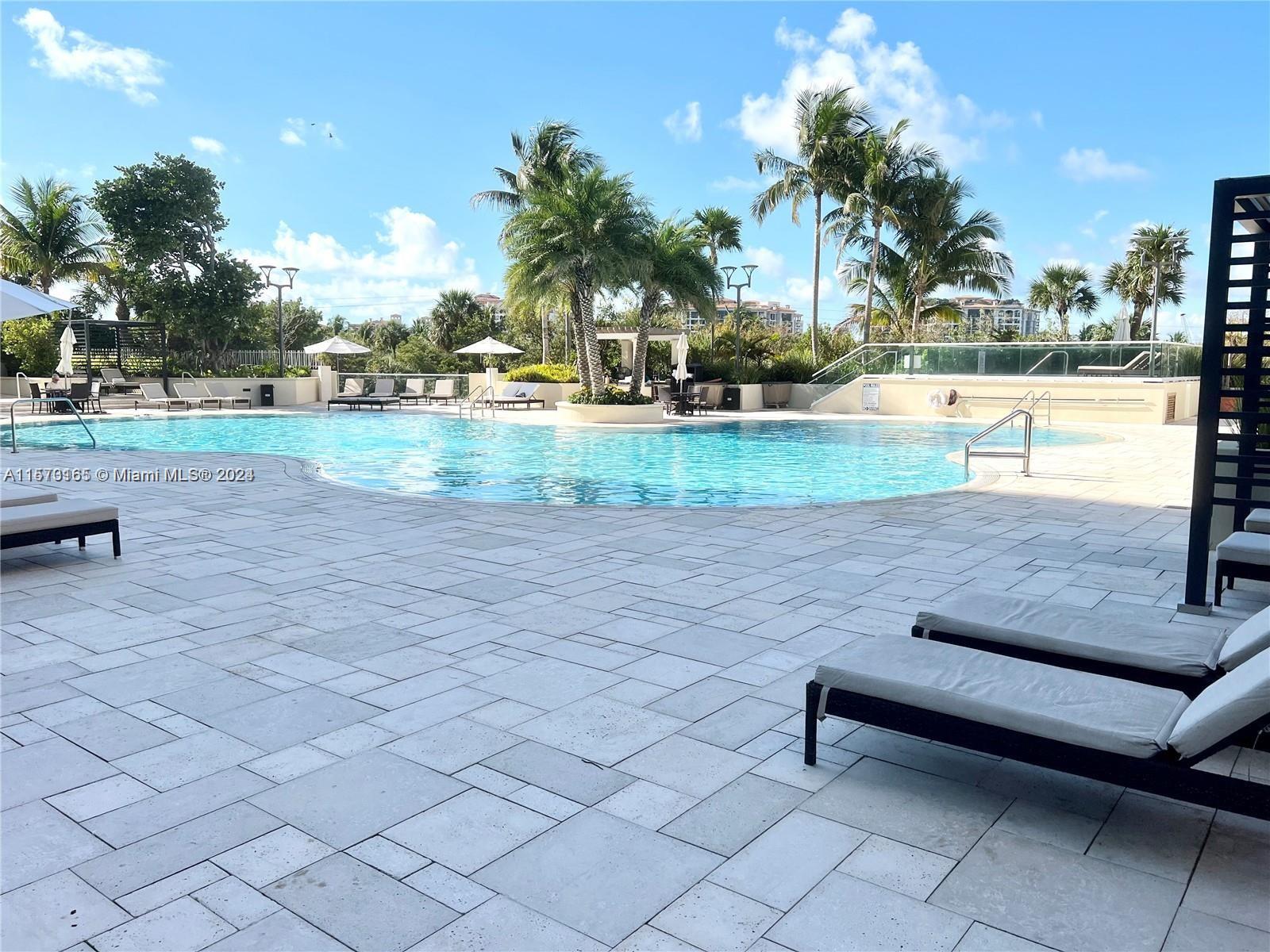 300 S Pointe Dr # 1904