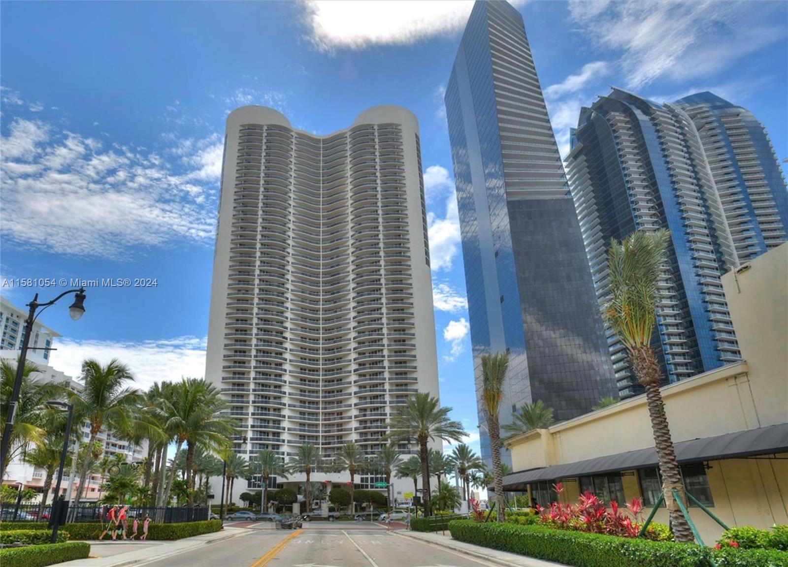 17201 Collins Ave # 1803