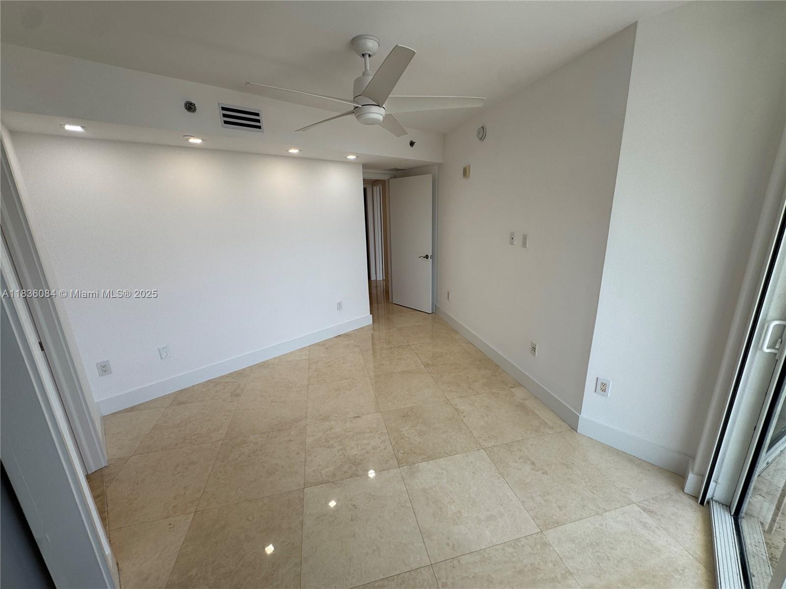 17201 Collins Ave # 507