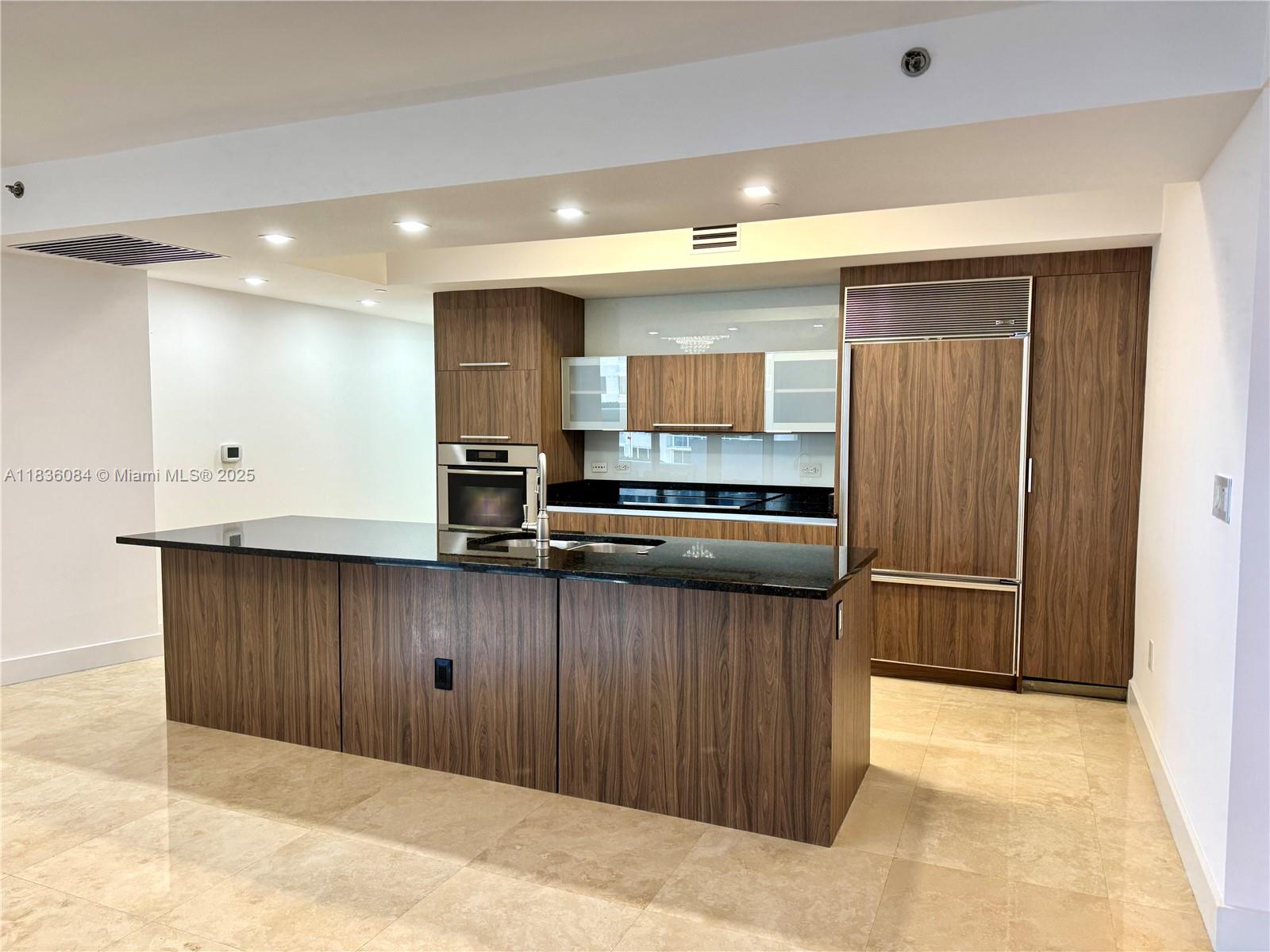 17201 Collins Ave # 507