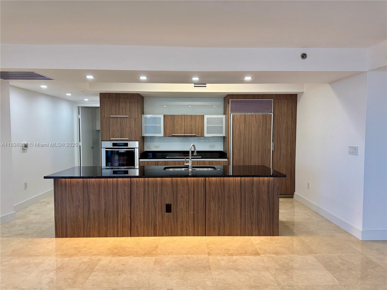 17201 Collins Ave # 507