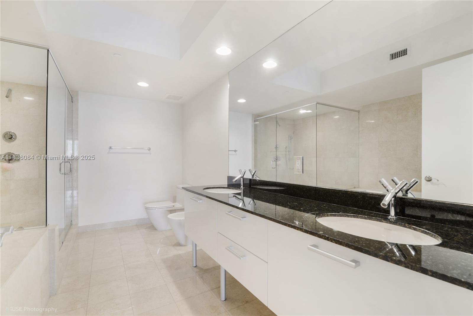 17201 Collins Ave # 507