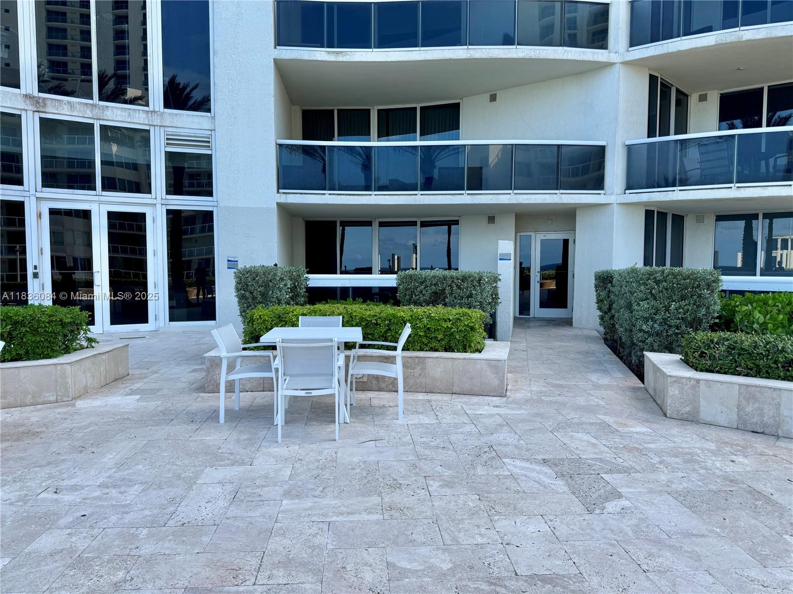 17201 Collins Ave # 507