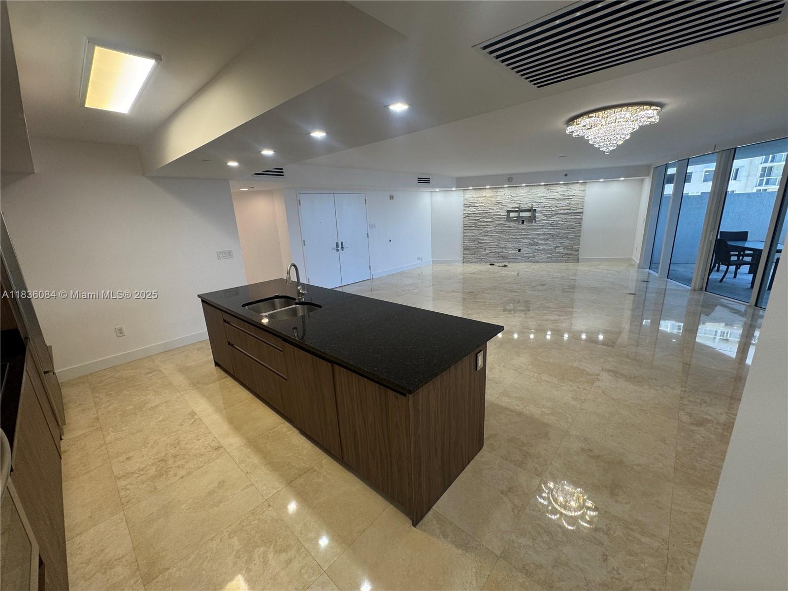 17201 Collins Ave # 507