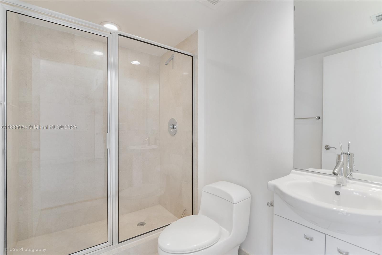 17201 Collins Ave # 507