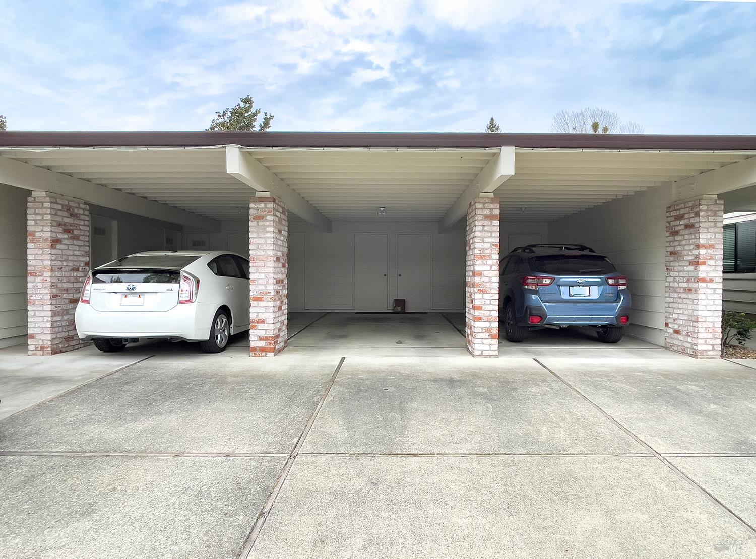 333 Twin Lakes Drive