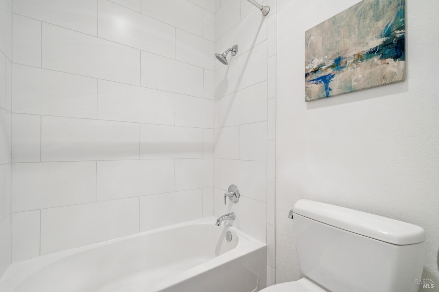 243 Shoreline Ct