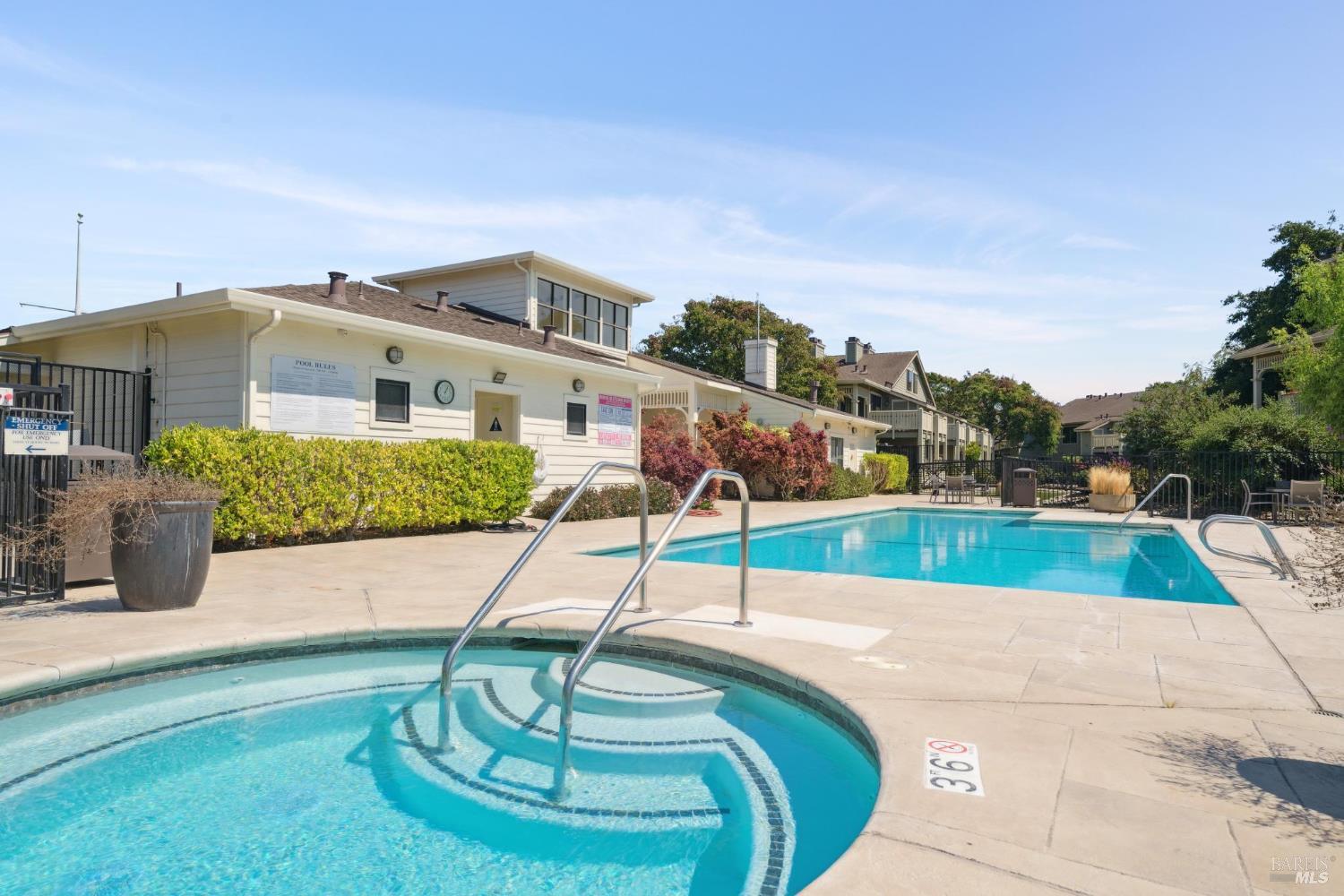 243 Shoreline Ct