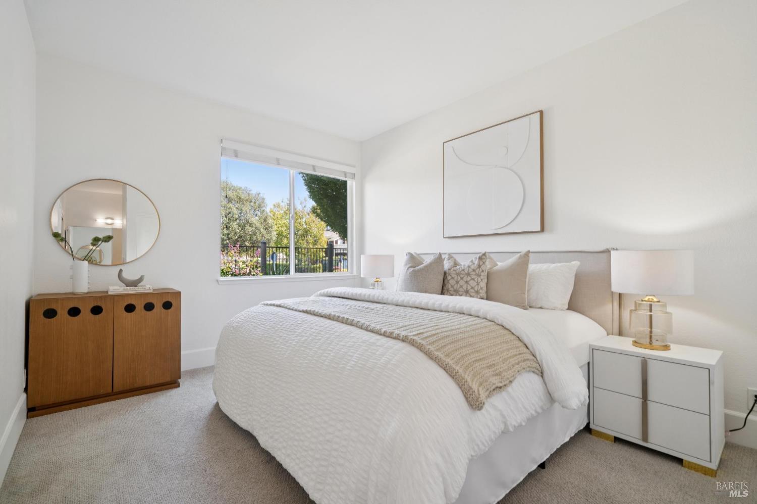 243 Shoreline Ct