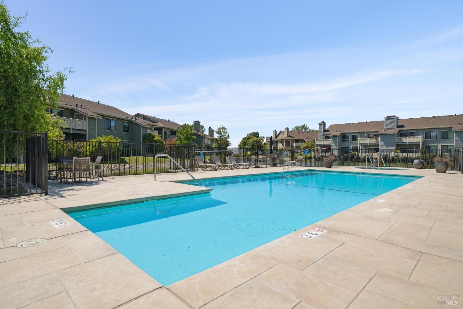 243 Shoreline Ct