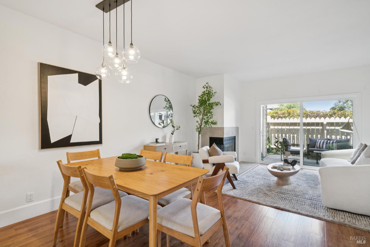 243 Shoreline Ct