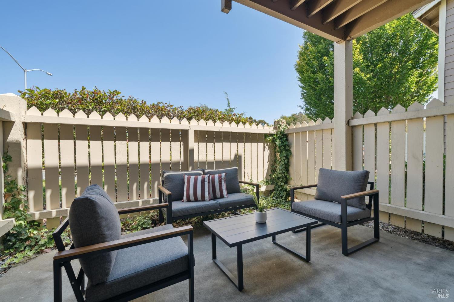 243 Shoreline Ct