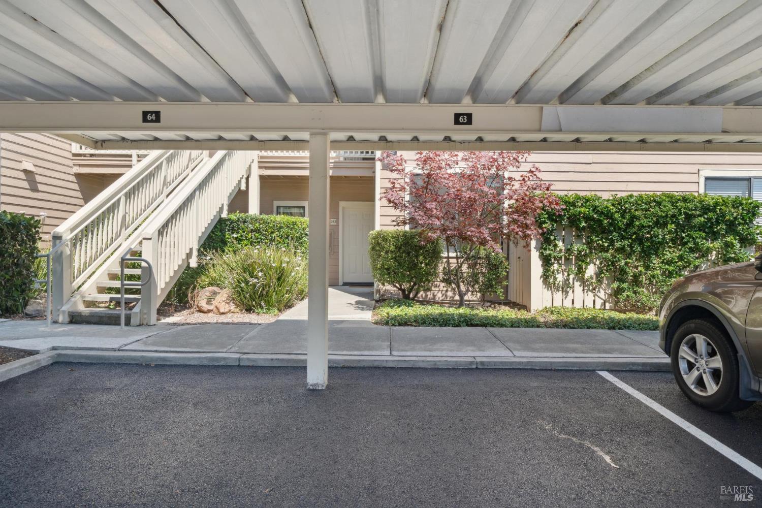 243 Shoreline Ct