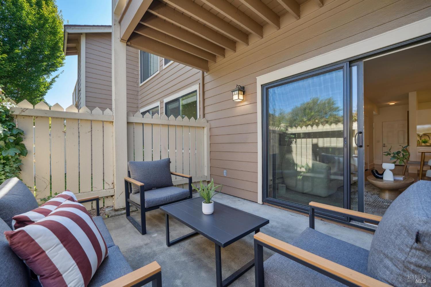 243 Shoreline Ct