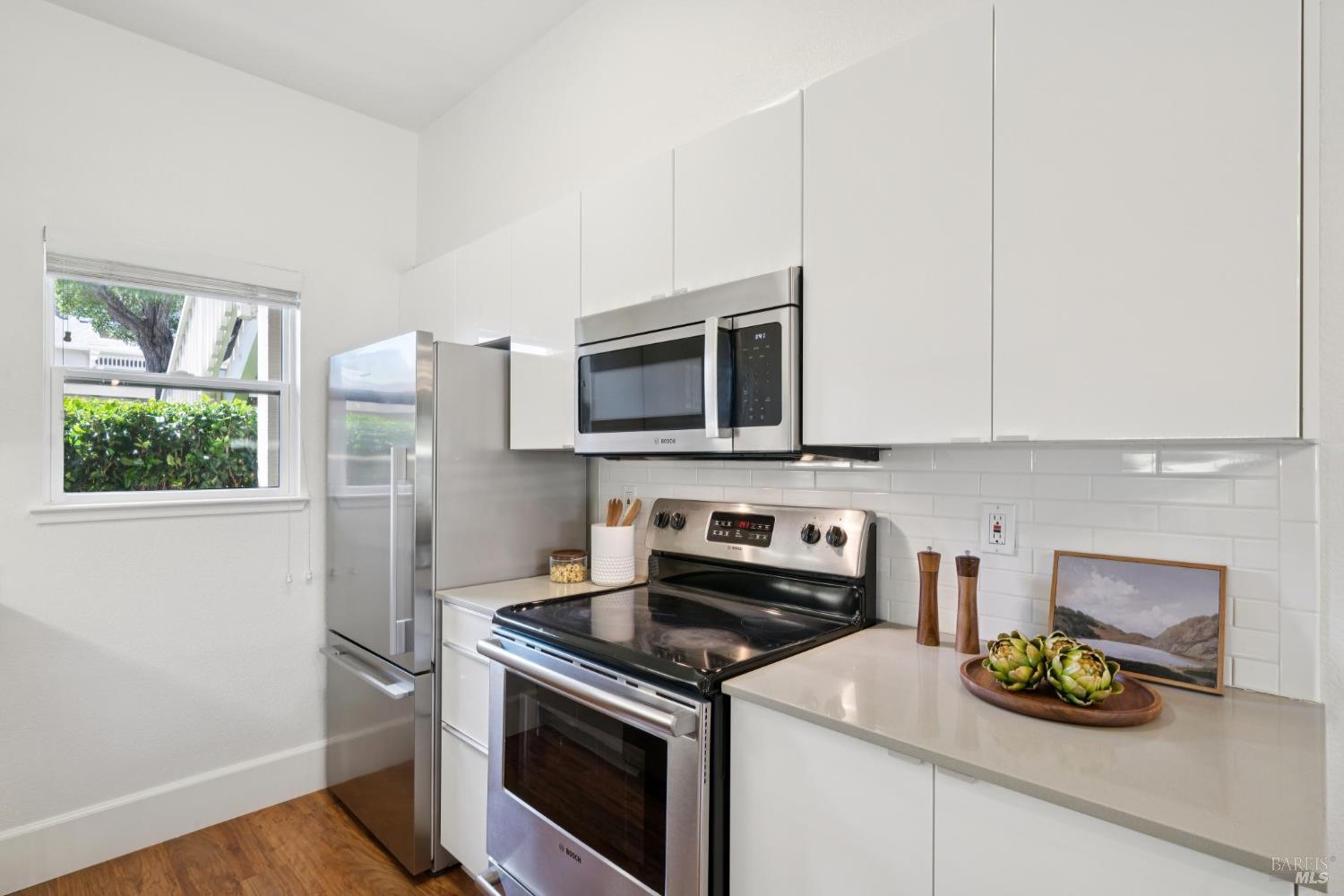 243 Shoreline Ct