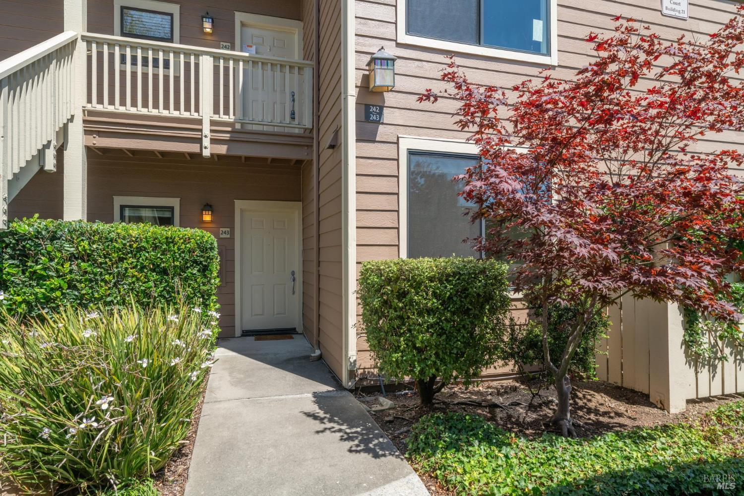 243 Shoreline Ct