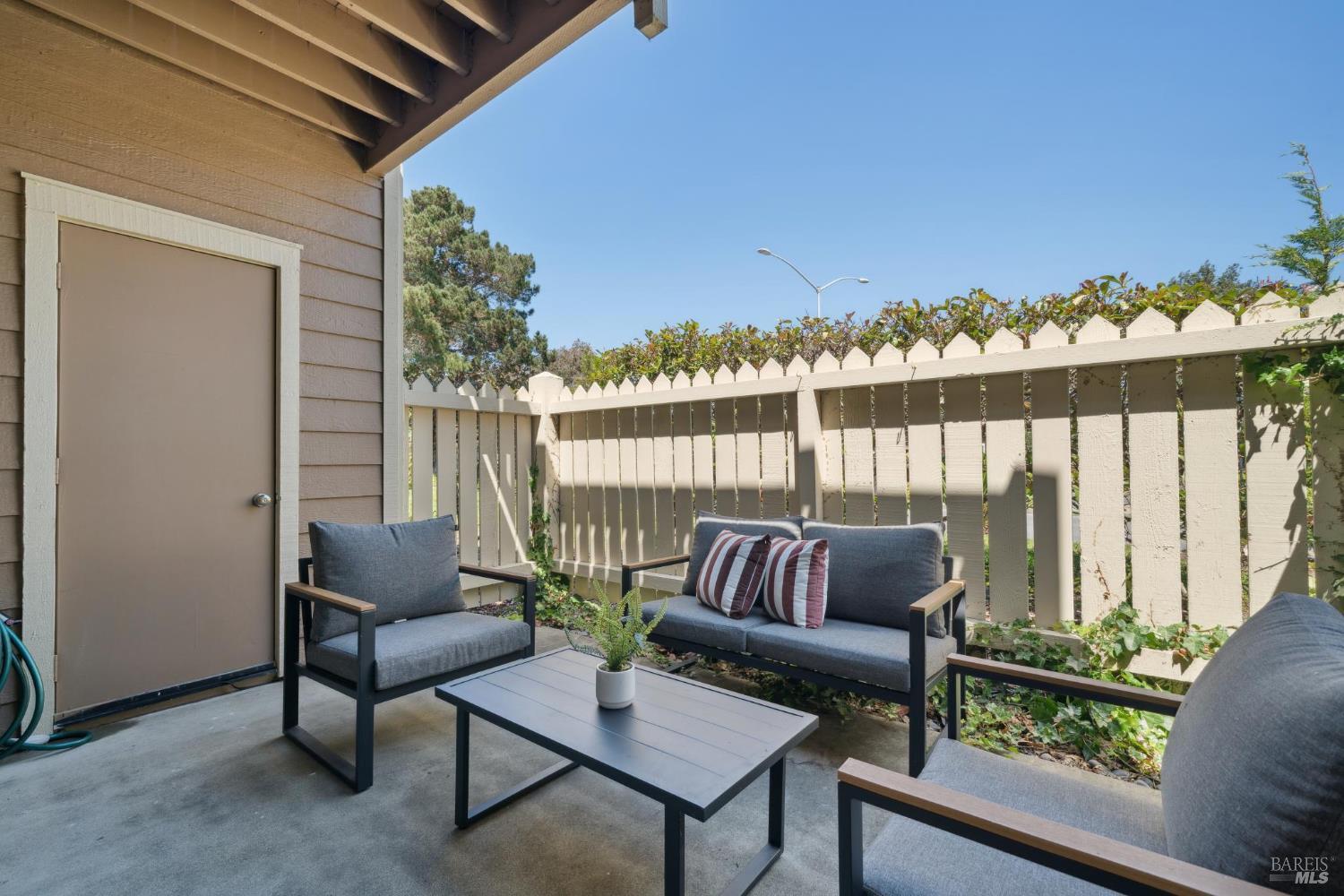 243 Shoreline Ct