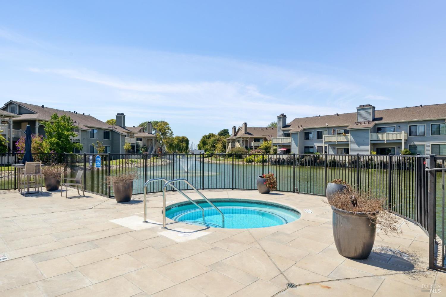 243 Shoreline Ct