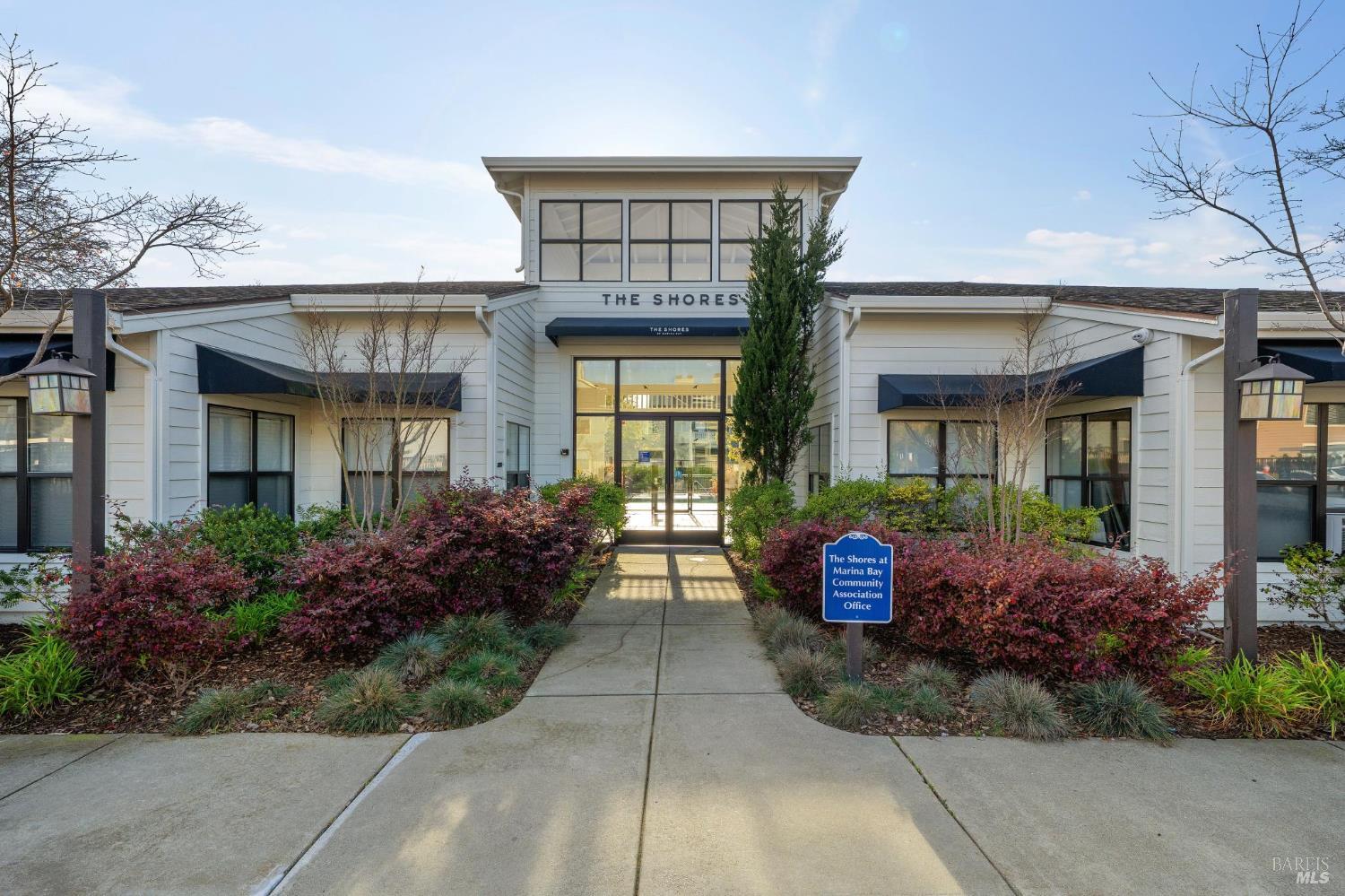 243 Shoreline Ct