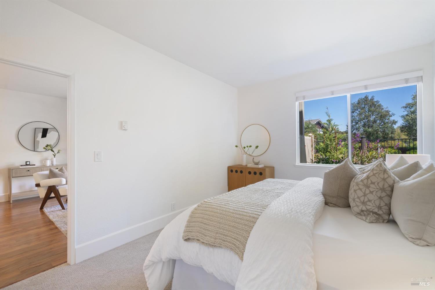 243 Shoreline Ct