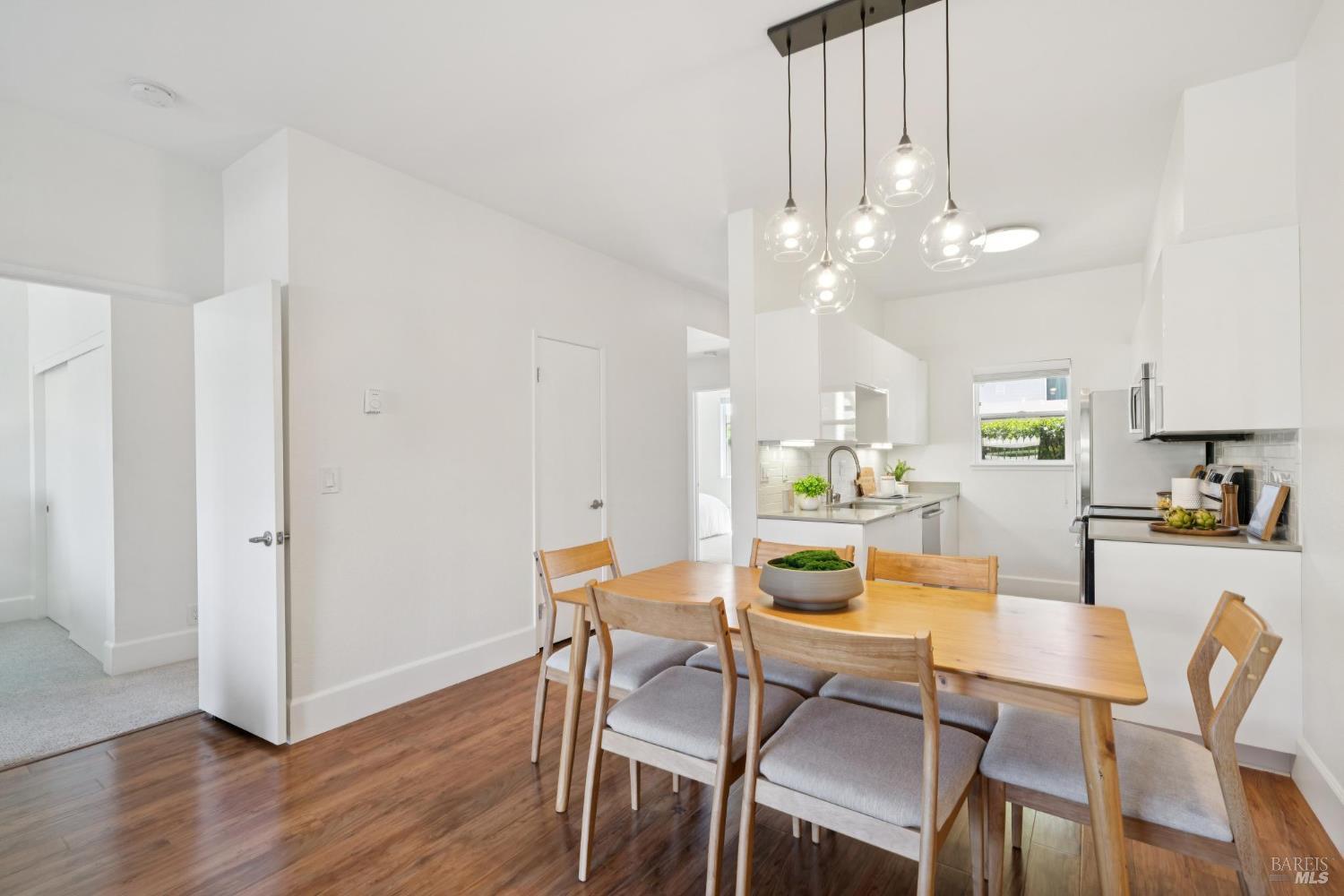 243 Shoreline Ct