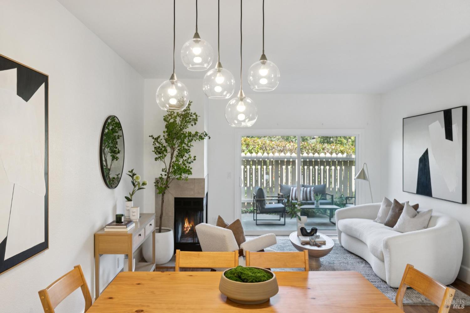 243 Shoreline Ct
