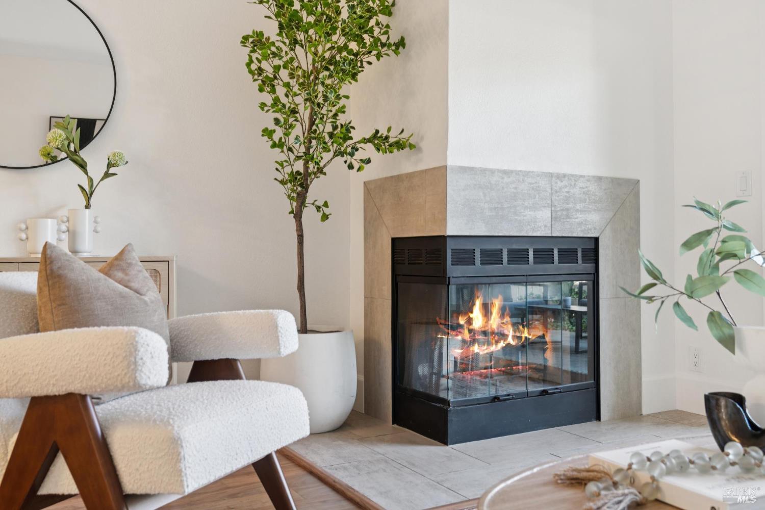 243 Shoreline Ct